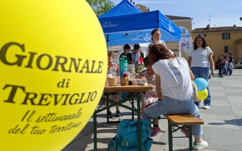 Piazza piena, tra giochi e laboratori, per le splendide mamme del GdT in passerella