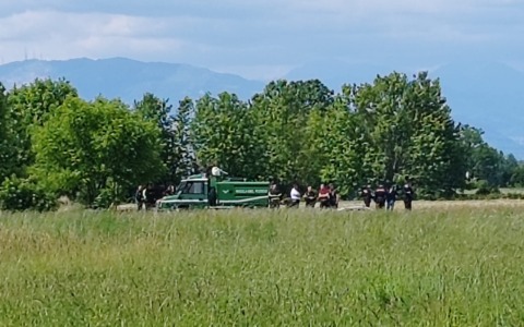 Auto in fiamme in mezzo ai campi del Santuario di Caravaggio: c’è un morto