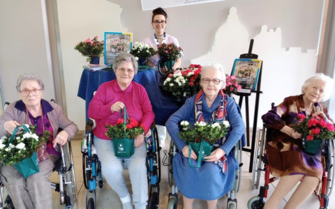Per la Festa della mamma alla Rsa “Casa Mia” ci sono le azalee della ricerca