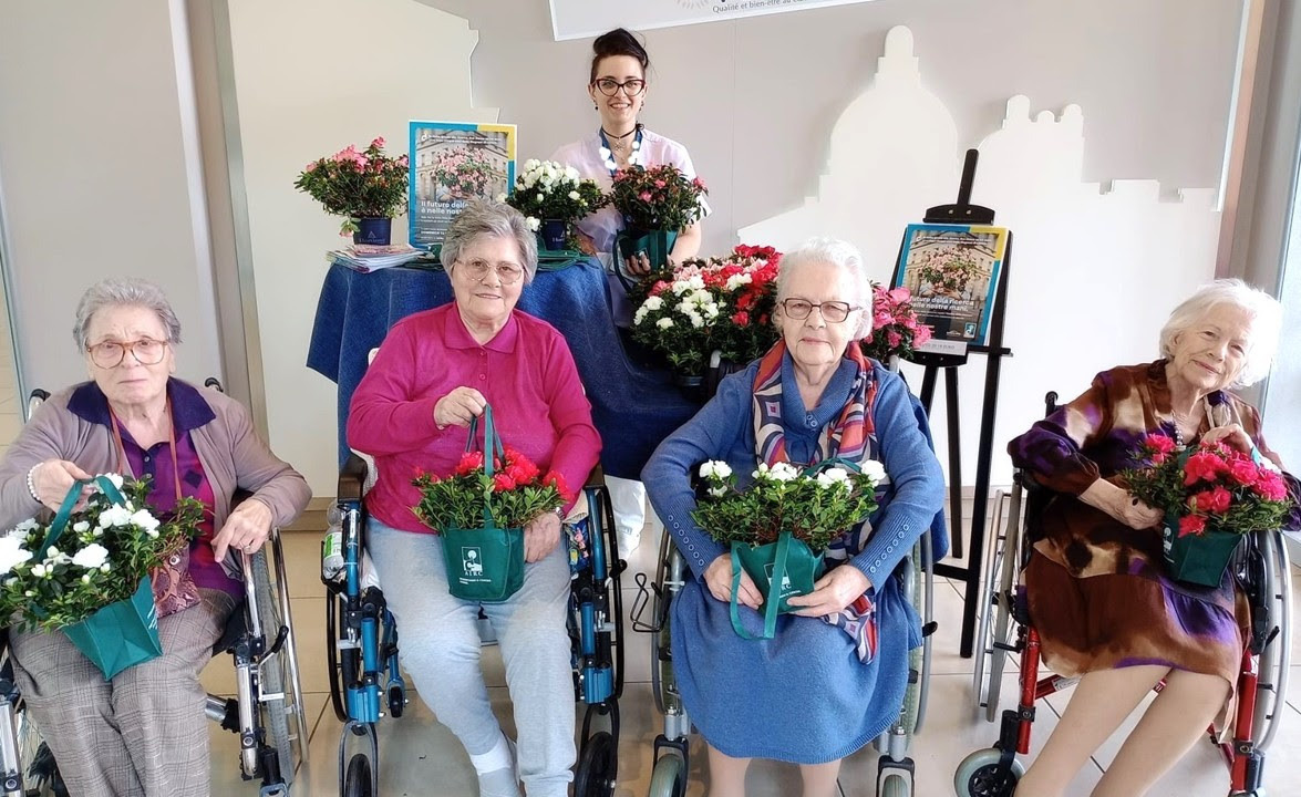 Per la Festa della mamma alla Rsa “Casa Mia” ci sono le azalee della ricerca