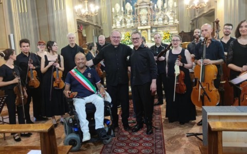 Barbata in festa per i 40 anni di sacerdozio del parroco don Angelo