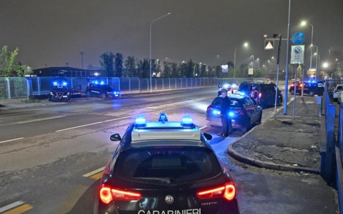 Furti, aggressioni e fughe dai carabinieri: la stretta sui giovani porta arresti e denunce