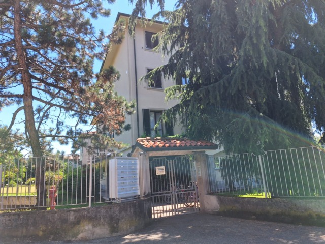 Lite in casa finisce a coltellate, in via Manzoni arrivano i carabinieri