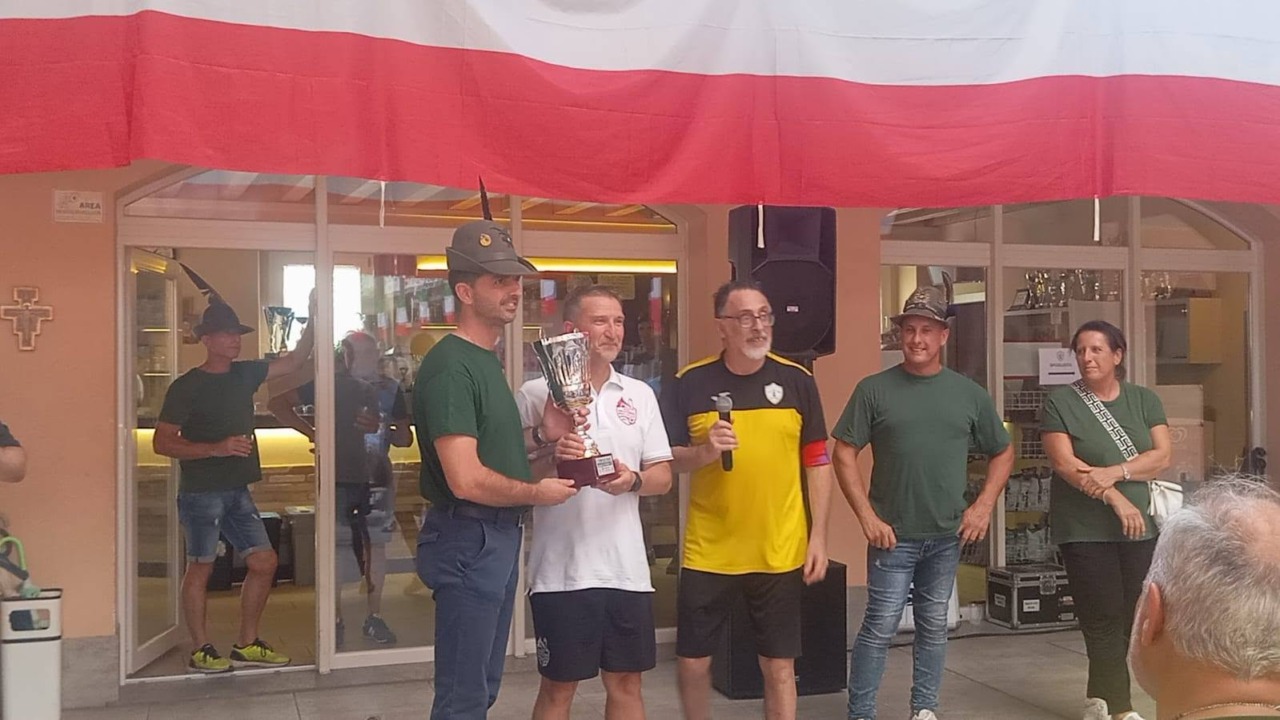 La festa degli Alpini chiude tra memoria, sport e tradizione: successo per la sagra delle Penne Nere