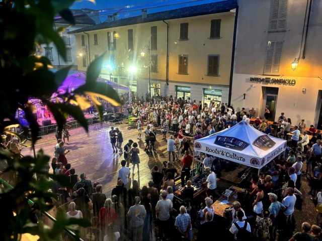 Vintage Roots Festival, che spettacolo! Treviglio bollente: è la febbre del ballo