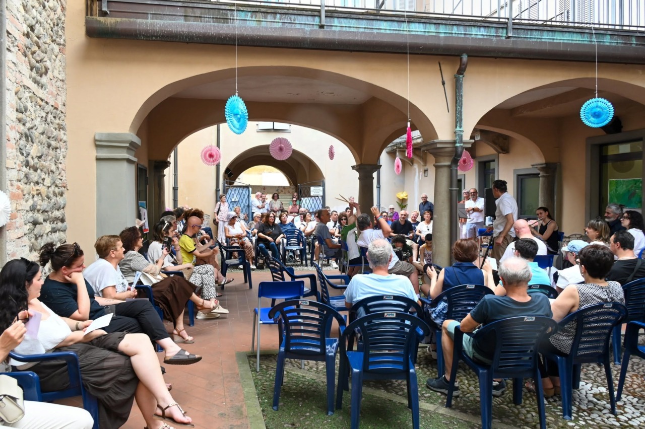 Festa finale di Agenha Romano, una serata di sorrisi, musica e gratitudine per salutare l’anno sociale