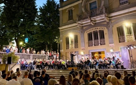 La Bryorchestra “inaugura” lo shopping sotto le stelle di Treviglio
