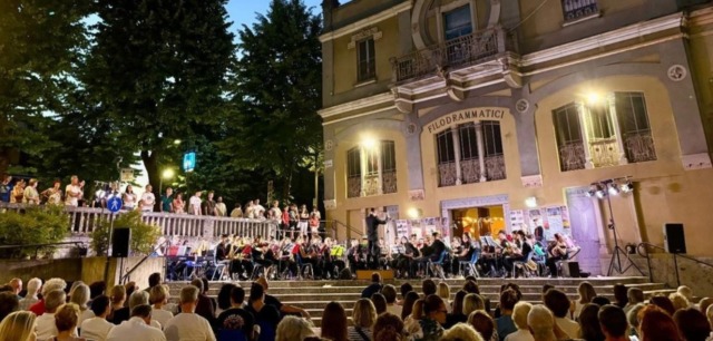 La Bryorchestra “inaugura” lo shopping sotto le stelle di Treviglio