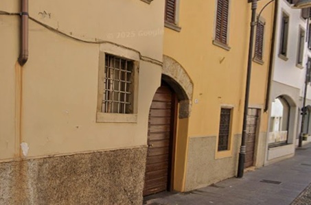 Scontro sulla gestione del centro anziani a Calcinate: polemica tra Comune e associazione