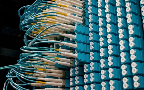 Fibra ottica in Italia: copertura al 77%, ma solo 3 famiglie su 10 la utilizzano