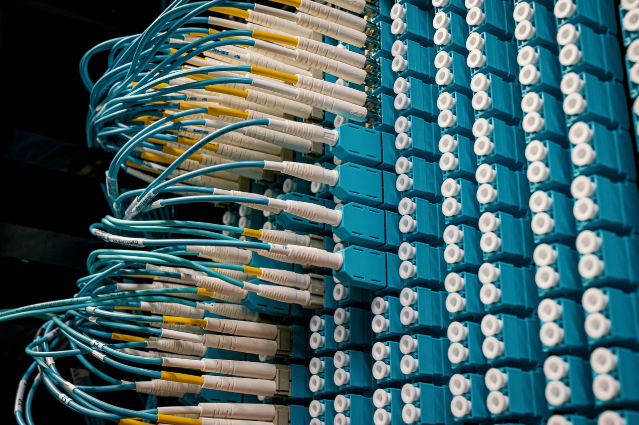 Fibra ottica in Italia: copertura al 77%, ma solo 3 famiglie su 10 la utilizzano