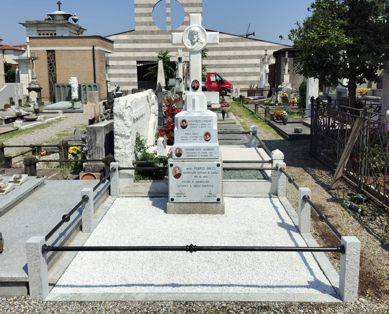 La Fondazione Cassa Rurale di Treviglio ha rimesso a nuovo la tomba di monsignor Pompeo Ghezzi