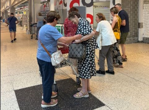 A Treviglio nasce “Spesa Insieme”: un aiuto per gli anziani al supermercato e per conoscere altre persone