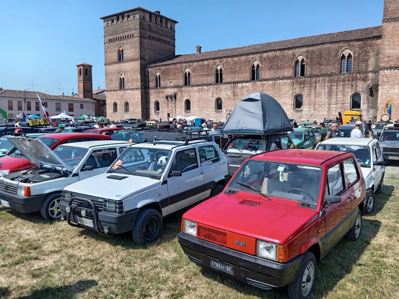 Panda a Pandino straccia il record con oltre 1200 presenze e c’è anche il modello “trattore”