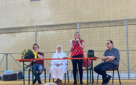 Alessia ora “vive” con i suoi capelli: un viaggio spirituale tra le pagine del libro di mamma Manuela