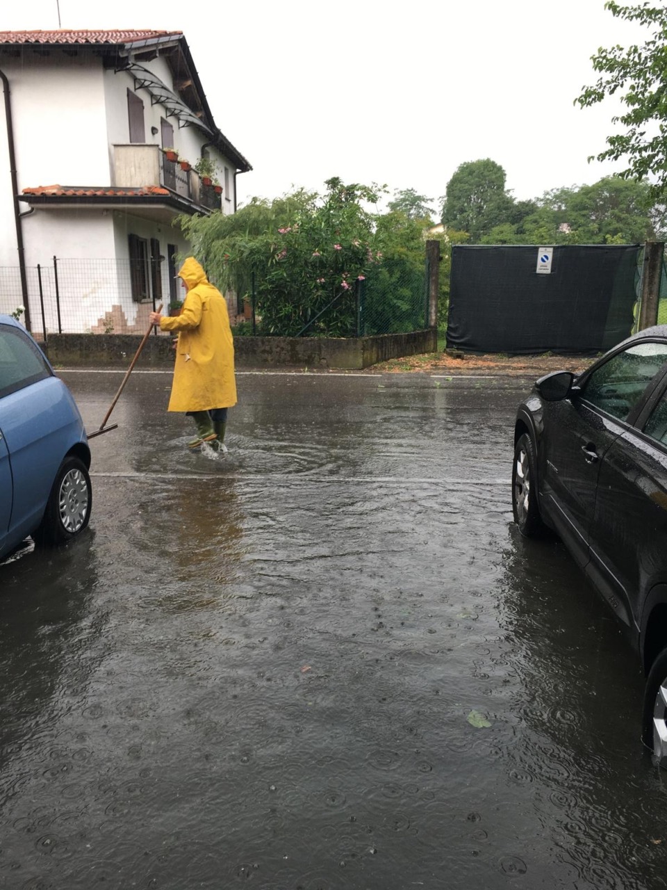 Allagamenti continui a Basella, i residenti di via Colleoni esasperati: “Intervenite”
