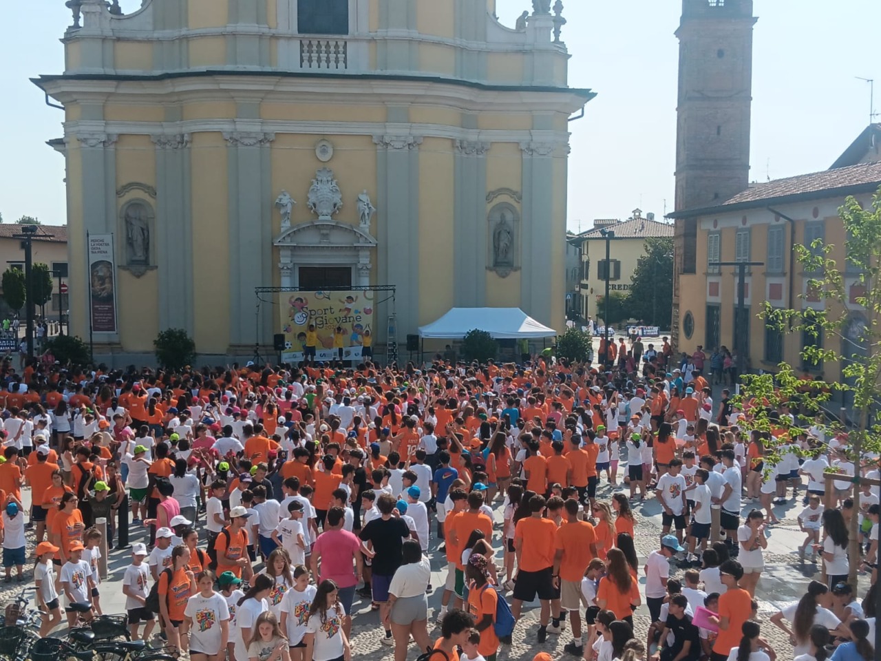 “Sport Giovane”, la carica dei 2500 invade il paese tra musica e giochi