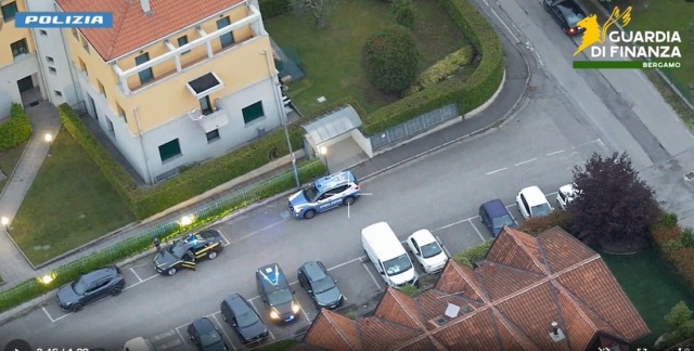 Uno “schema Ponzi” per truffare appassionati di auto di lusso