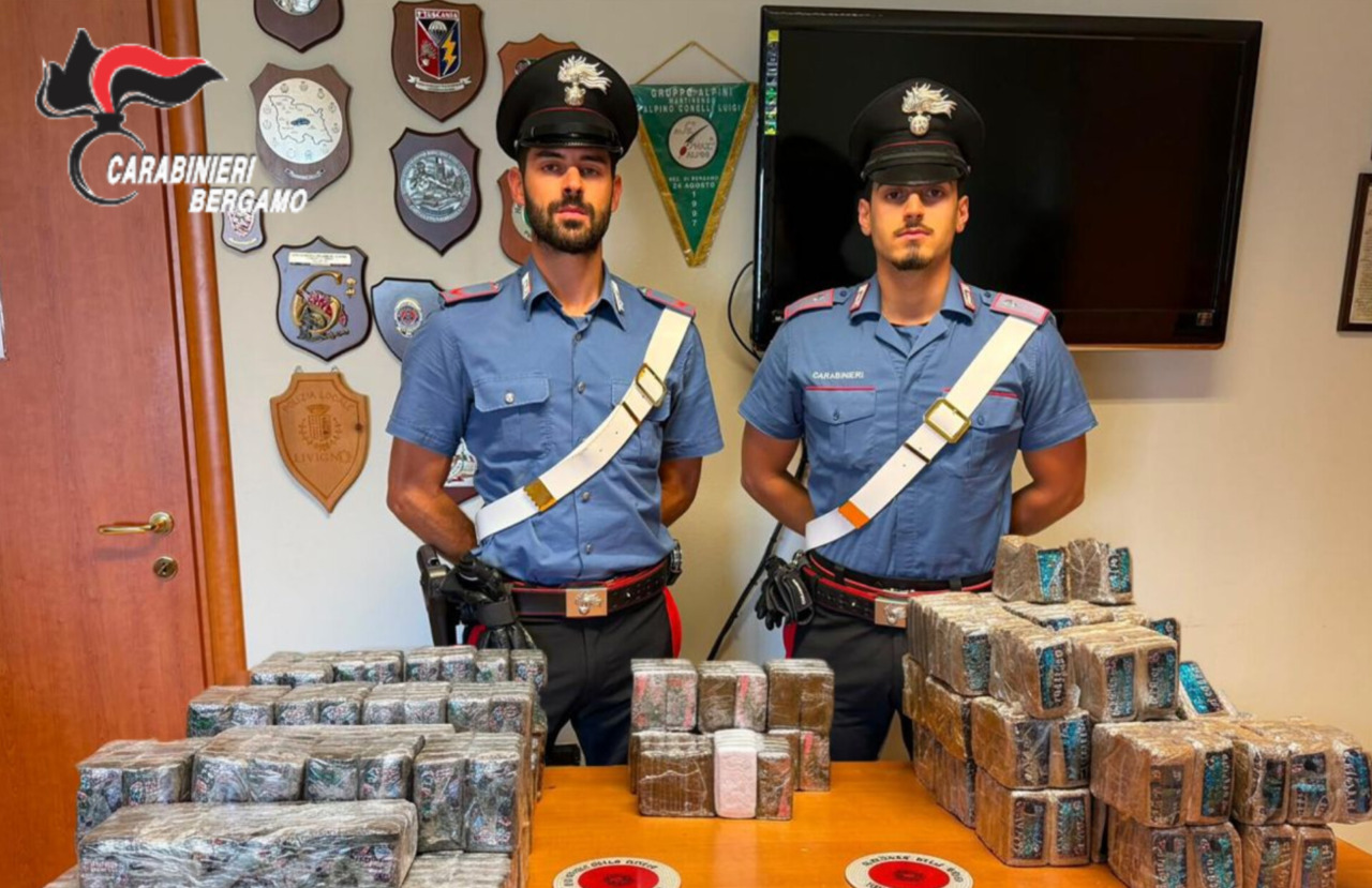 Maxi sequestro a Suisio: i carabinieri scovano 79 chili di hashish in un suv rubato