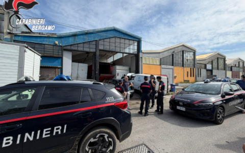 Rifiuti tossici nascosti nei furgoni: scoperto business illegale in un’officina di Ciserano