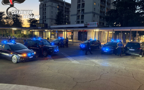 Notte di controlli a tappeto a Zingonia: sanzionate due sale slot aperte fuori orario
