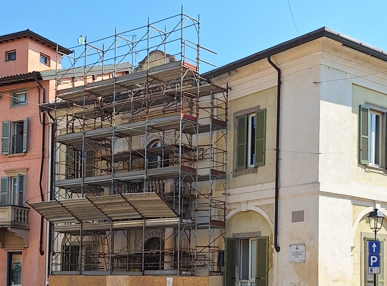 Un lifting da 100mila euro per l’ingresso del Municipio, grazie a un contributo regionale
