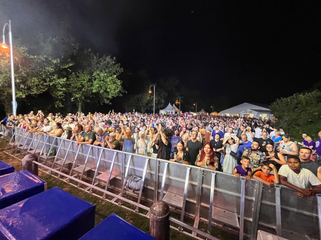 Fara Rock, anche il Comune fa un passo indietro: tolto il patrocinio alla serata con “Bello Figo”