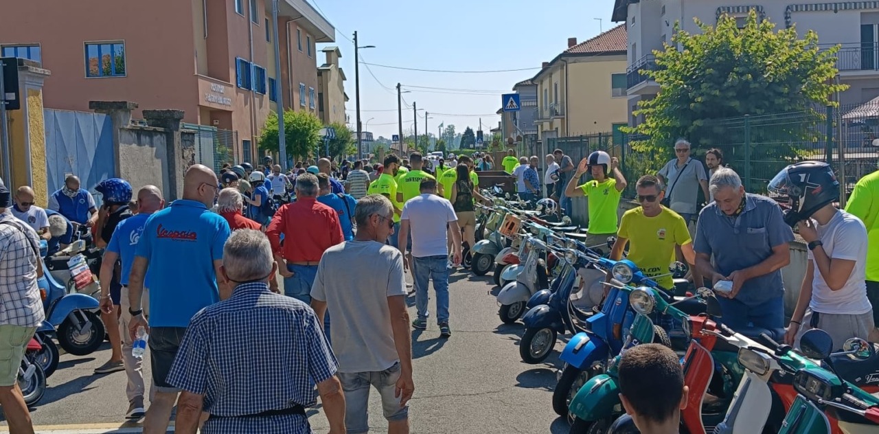 Morengo, la Vespa fa ancora centro: la terza edizione di “Pranzo in Vespa” è un successo