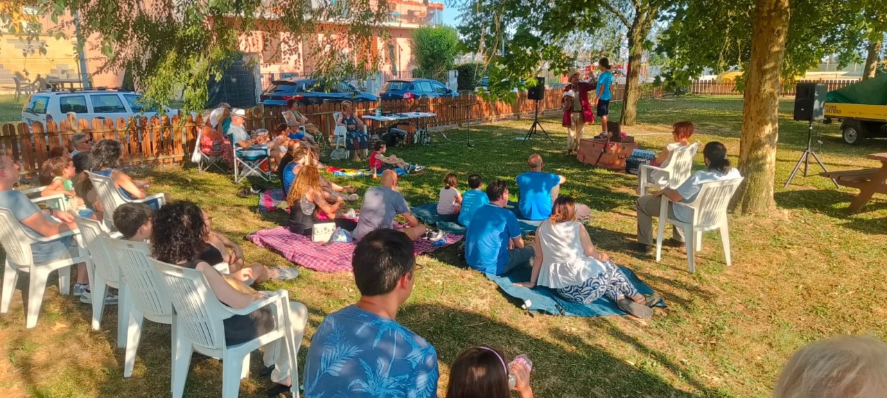 Il teatro all’aperto conquista il pubblico con “Venghino signori venghino!”