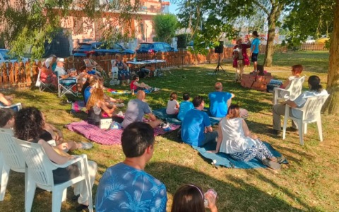 Il teatro all’aperto conquista il pubblico con “Venghino signori venghino!”