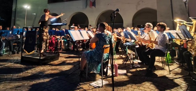 Bariano, il Corpo Civico Musicale emoziona il pubblico: il concerto “Canzonissima” celebra 105 anni di storia