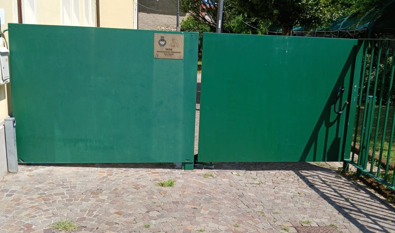 Centro anziani a Calcinate, la rivolta dei pensionati: “Ci hanno infangato per giustificare una scelta già decisa”
