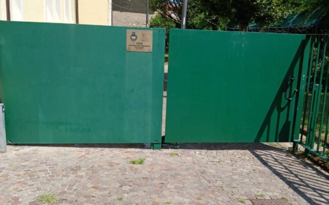 Centro anziani a Calcinate, la rivolta dei pensionati: “Ci hanno infangato per giustificare una scelta già decisa”