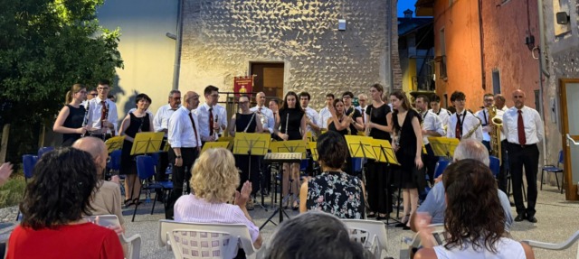 Il Corpo Bandistico San Nicolò incanta il Castello-Ricetto con il concerto estivo “Il Viaggio”
