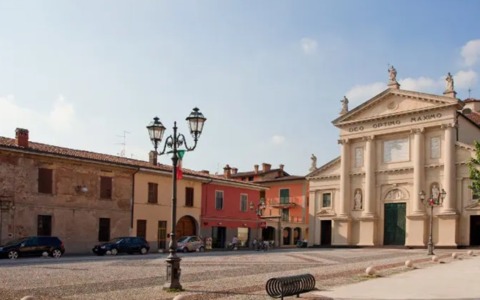 Il grande teatro arriva a Covo: weekend d’autore tra piazza e Bosco San Gherardo