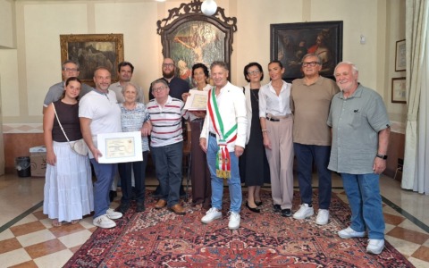 Il Comune rende omaggio alle botteghe storiche premiate da Regione Lombardia