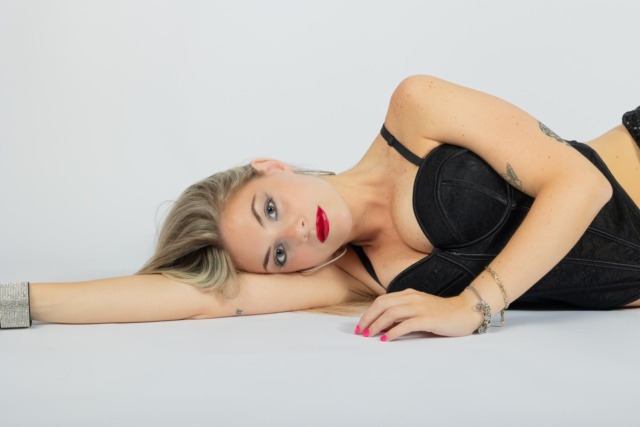 Greta Lamay incendia l’estate con il nuovo singolo “Passione”