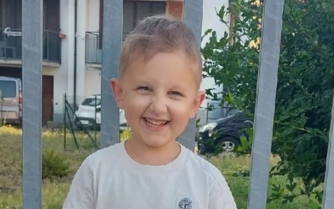 La battaglia di Liam contro un tumore cerebrale maligno, per lui si mobilita il popolo del web