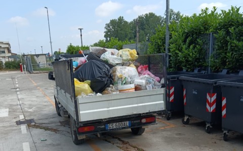 Allarme rifiuti sulle sponde del fiume Serio