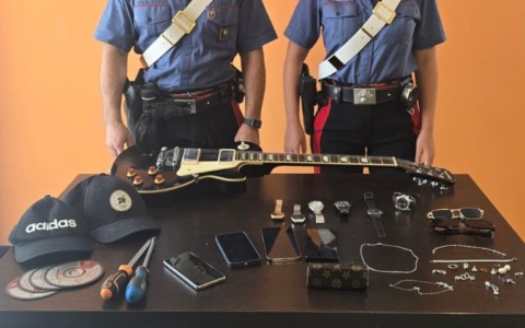 Caccia alla banda dei furti nella Bassa: due arresti dopo l’inseguimento, si cercano i proprietari della refurtiva
