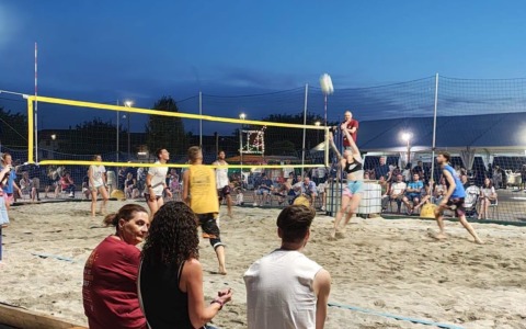 Romano ricorda Renato Raniero: il “Beach Volley” anima la piazza nel suo nome
