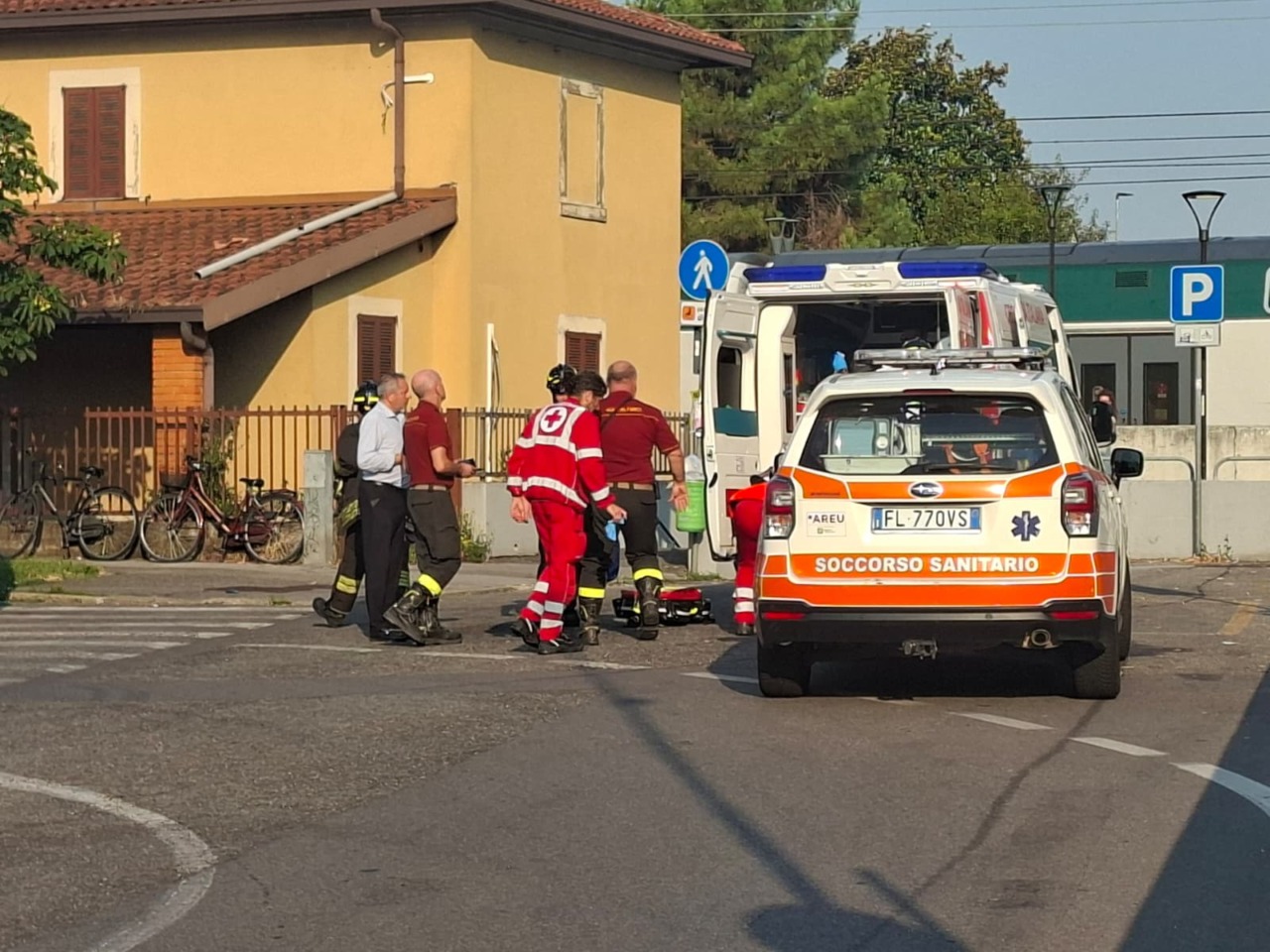 Incastrato e trascinato dal treno, Trenord: “Siamo vicini al ragazzo, massima collaborazione con la Polfer”