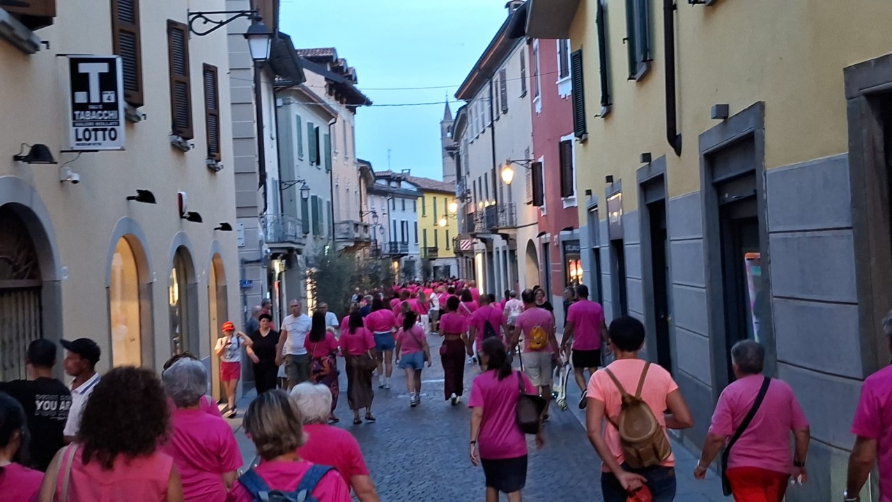 In oltre seicento per la corsa in rosa di Treviglio: che spettacolo!