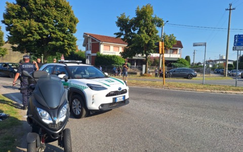 Schianto in moto mentre torna dal lavoro, grave centauro a Vidalengo