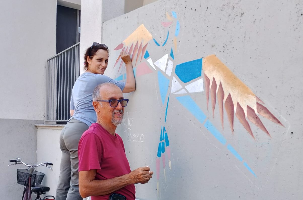 Sulla scuola primaria un murale che crea un ponte tra Nord e Sud