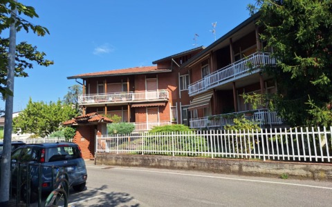 Scalano il pluviale e svuotano la cassaforte mentre i padroni di casa sono in vacanza