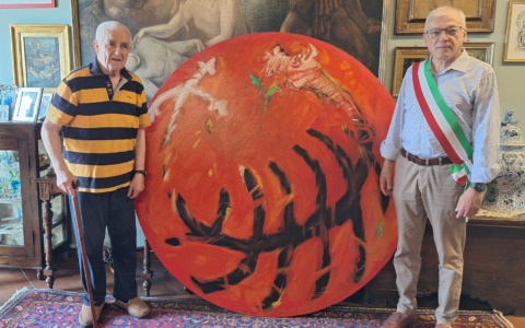 Lo storico fisioterapista appassionato d’arte dona un quadro al Comune