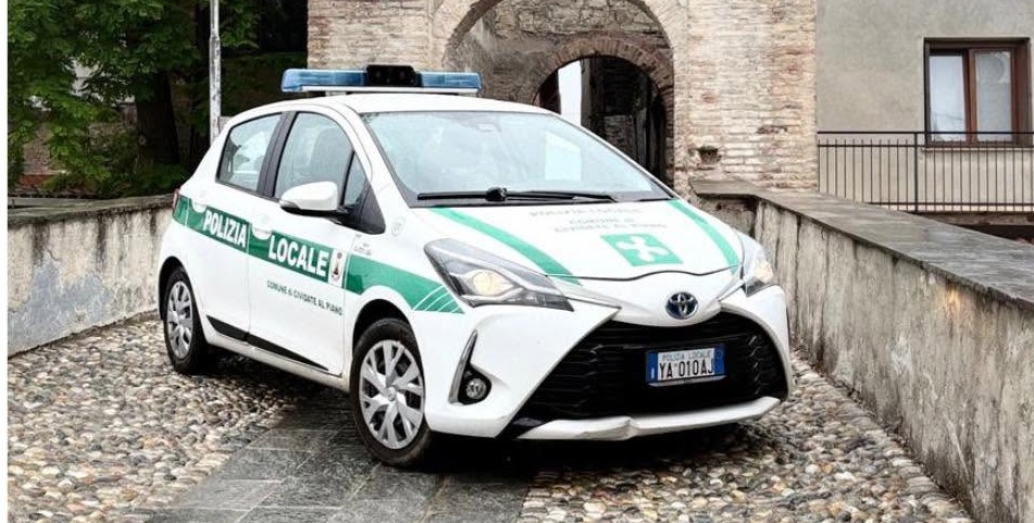 Sgombero in Piazza Castello a Cividate, grave situazione igienico-sanitaria in un’abitazione