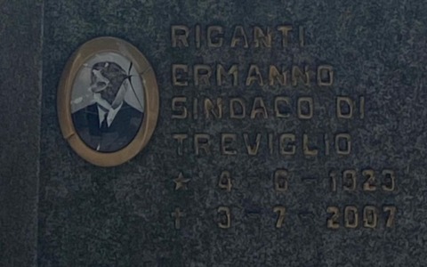 Ingiurie e vandalismi sulla tomba dell’ex sindaco Riganti, indaga la Polizia