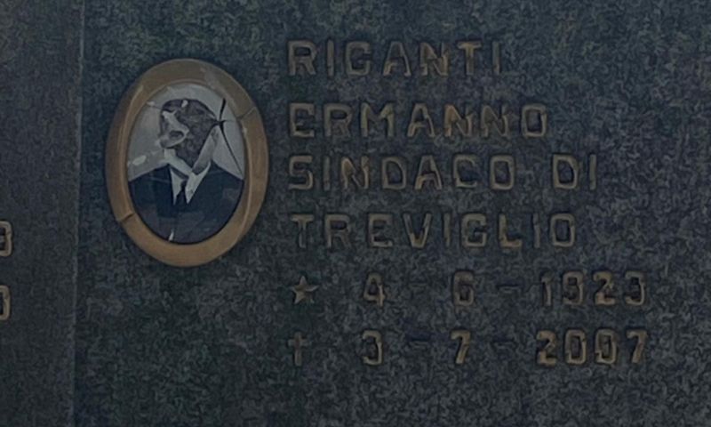 Ingiurie e vandalismi sulla tomba dell’ex sindaco Riganti, indaga la Polizia
